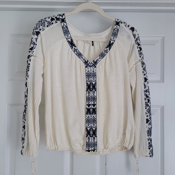 Anthropologie Akemi & Kin Merwin Peasant Top Size S - Picture 3 of 9